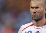 哈登迎来十二赛季出色发挥，老鹰观众热烈欢呼！气势如虹延续